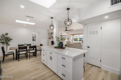 724 Cactus Wren Dr, Phoenix AZ  85021-8626 exterior