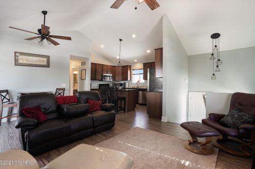 1343 Bradford St, Grand Rapids, MI 49503-1315