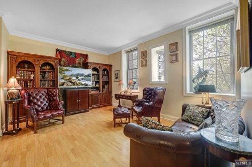 5203 Rio Vis Dr, Mahwah NJ 07430-4511 exterior