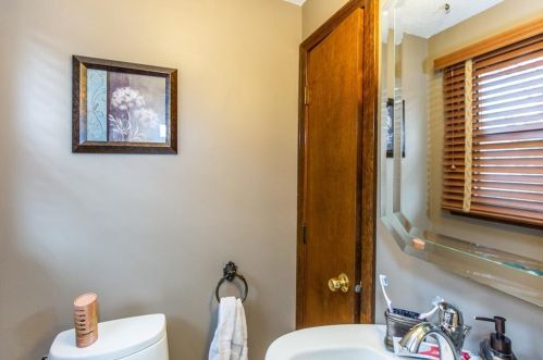 8 Ferncrest Dr, Providence RI 02919-3503 exterior