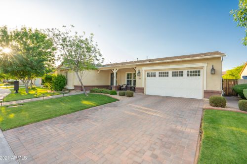 718 Claremont St, Phoenix, AZ 85014-1941