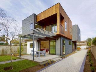 3747 Rosewood Ave, Los Angeles CA  90066-3531 exterior