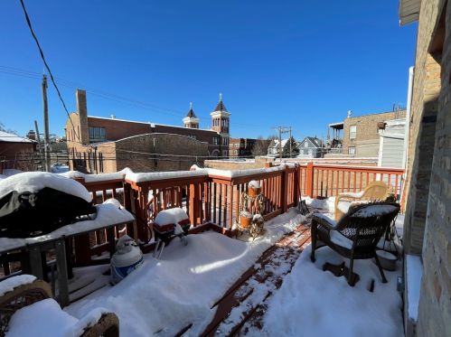 2746 Ashland Ave, Chicago IL 60657-6564 exterior