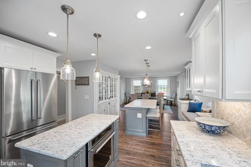 5 Lexington Ave, Pittsburgh PA 15215-3218 exterior