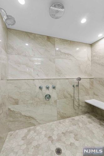 380 Lincoln Ave, Cliffside Park NJ 07010-1822 exterior