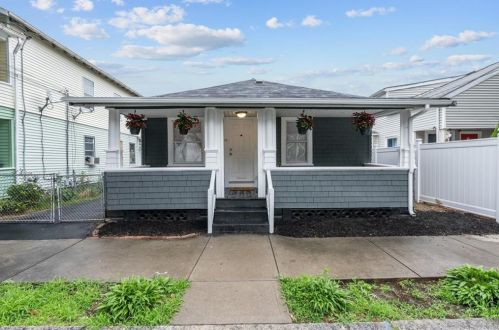 94 Babcock St, Providence, RI 02905-1404