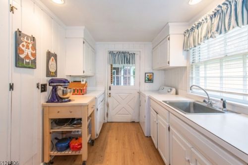 12 Schoolhouse Ln, Morristown NJ 07960-3323 exterior