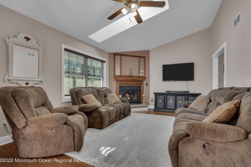 984 Woodlane Rd, Jackson Twp NJ 08527-1556 exterior