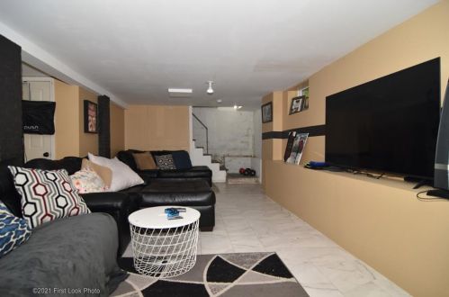 366 Sharon St, Providence RI 02908-2219 exterior