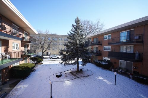 4744 Kenneth Ave, Chicago IL  60630-4070 exterior