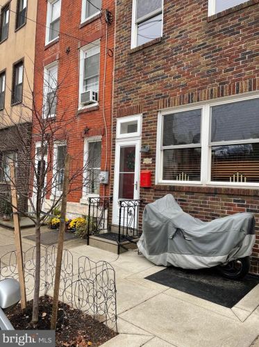 912 Catharine St, Philadelphia PA 19143-2624 exterior