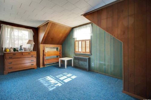 14 Henderson Ave, Valley Stream NY 11580-3025 exterior