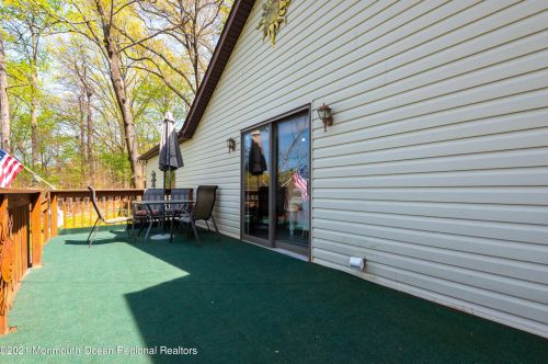 209 Pond Rd, East Freehold NJ 07728-1319 exterior