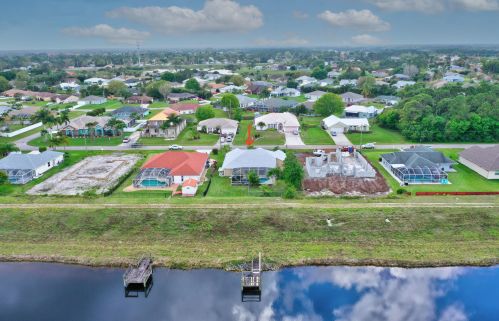 174 Dalton Cir, Fort Pierce FL 34953-5847 exterior