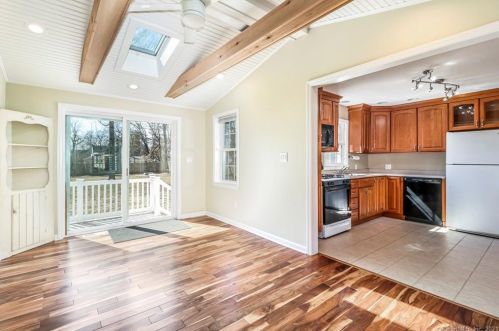 12 Monroe St, North Haven CT 06473-1813 exterior