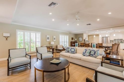 2203 Gulf Shore Blvd, Naples FL 34102-4617 exterior