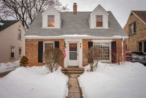 2467 85, Milwaukee WI  53226-1911 exterior