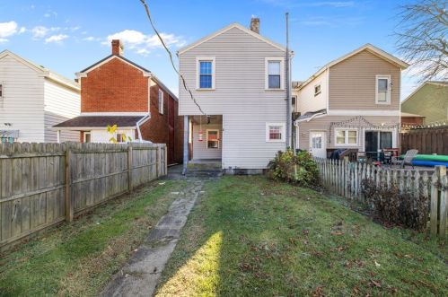 1828 Middle St, Pittsburgh PA 15215-2719 exterior