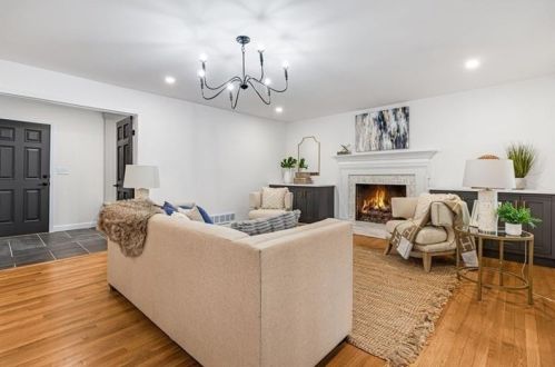 6160 Heards Creek Dr, Atlanta GA  30328-3635 exterior