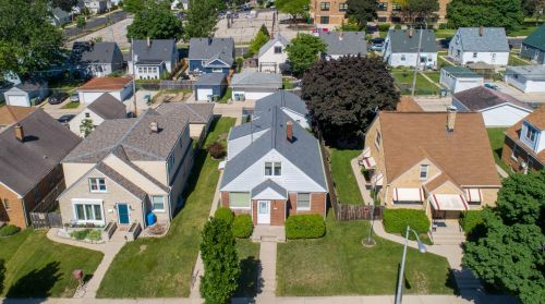 3645 16th St, Milwaukee, WI 53221-1619