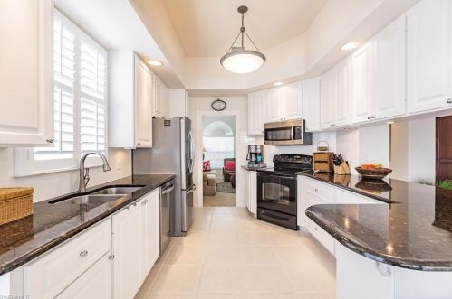 4733 Navassa Ln, Naples FL 34119-9555 exterior