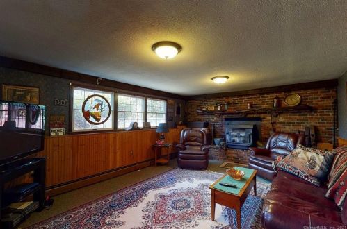 20 Woodward St, Killingly CT 06239-1642 exterior