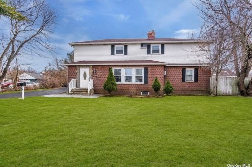 1559 5th St, Babylon, NY 11704-4541