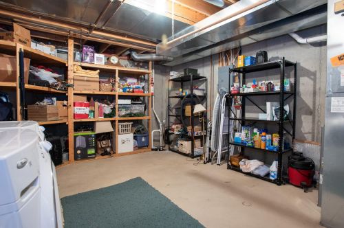 2242 Meadowglen Dr, Grand Rapids MI 49505-6302 exterior