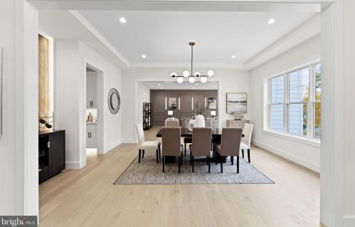 1327 Mayflower Dr, Mc Lean VA 22101-3405 exterior