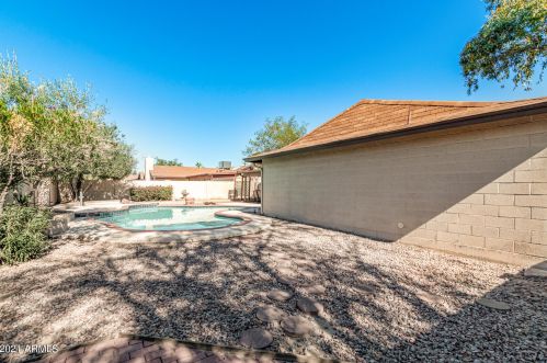 15614 29 Ave, Phoenix AZ 85053-4056 exterior