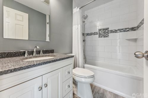 3 Brida Ct, Edison NJ  08817-3800 exterior