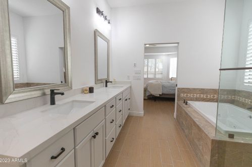 22037 55th St, Phoenix AZ  85054-7151 exterior