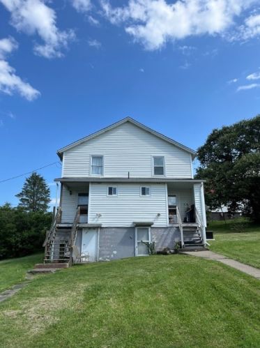 9161 Maple St, Pittsburgh PA  15239-1630 exterior