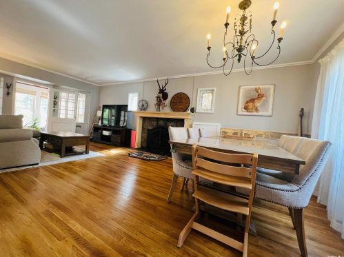 15 Damson Ln, Valley Stream NY  11581-1736 exterior