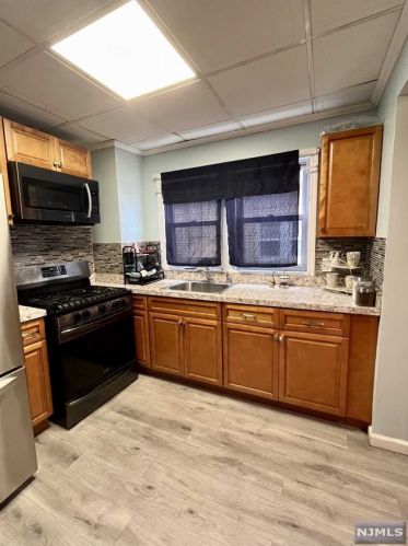 201 24th St, Paterson NJ 07514-2128 exterior