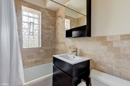 1151 56th St, Chicago IL 60637-1542 exterior