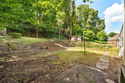 325 Johnston Rd, Pittsburgh PA 15235-1617 exterior