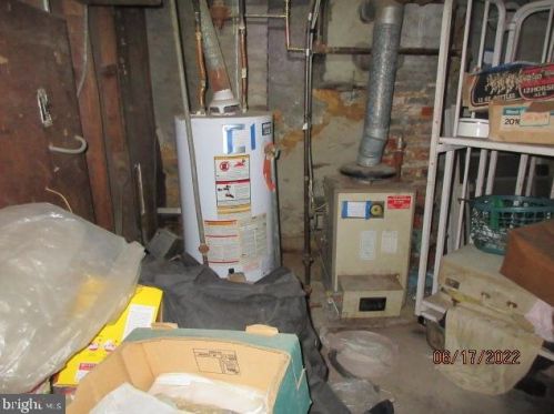 2419 Carlisle St, Philadelphia PA 19132-4018 exterior