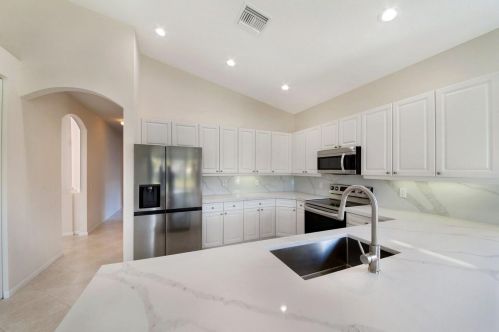 7303 Lahana Cir, Boynton Beach FL 33437-7174 exterior