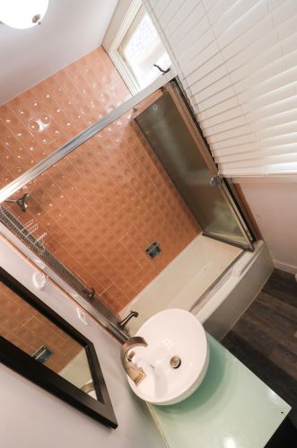 6500 Eberhart Ave, Chicago IL 60637-3206 exterior