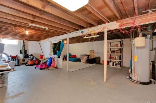 68 Stuart Dr, Poughkeepsie NY 12603-4714 exterior