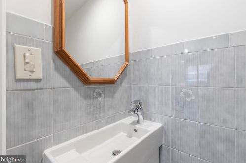 1323 Clarion St, Philadelphia PA 19148-2917 exterior