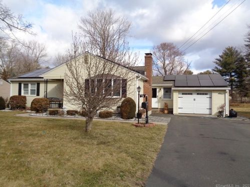 20 Maude Cir, Windsor, CT 06095-3646