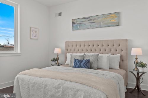 654 13 St, Philadelphia PA 19123-2427 exterior