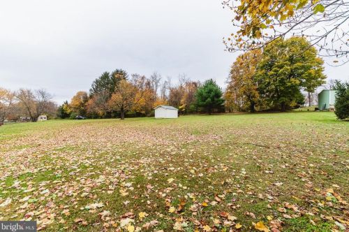 33 Vly Vw Dr, Hanover PA 17331-8307 exterior