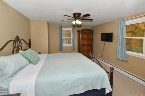 523 Taylor St, Vernon CT 06066-5231 exterior