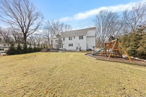 18 Ox Yoke Ln, Norwalk CT 06851-1708 exterior