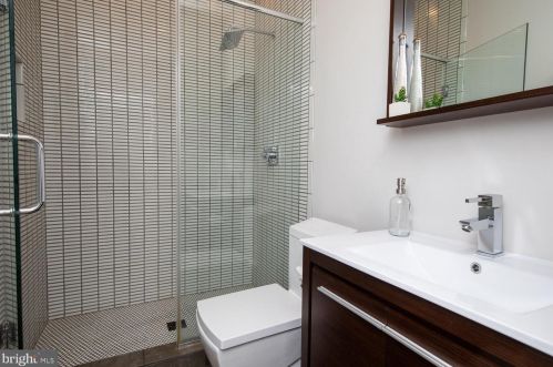 833 Bainbridge St, Philadelphia PA  19147-2009 exterior