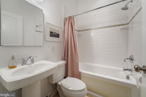 1023 19 St, Philadelphia PA 19146-2938 exterior