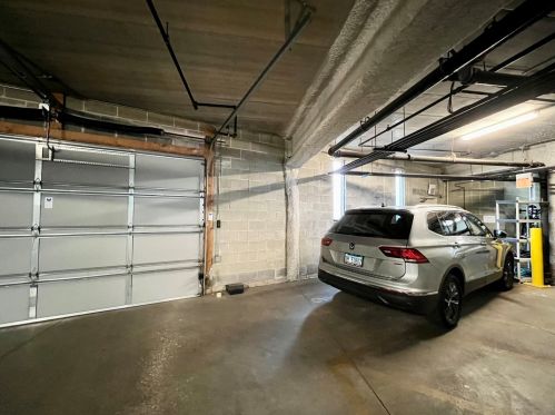 2951 Clybourn Ave, Chicago IL  60618-8260 exterior